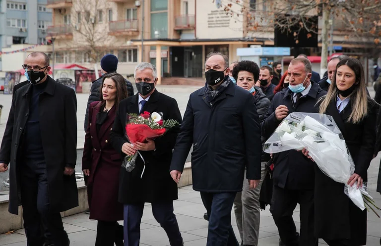Hoxhaj nderon Zahir Pajazitin, Hakif Zejnullahun e Edmond Hoxhën: Kosova po e paguan çmimin e dytë para Gjykatës Speciale