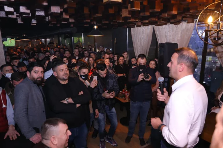 Daut Haradinaj dhe përkrahësit e AAK-së ‘shembin’ Rahovecin