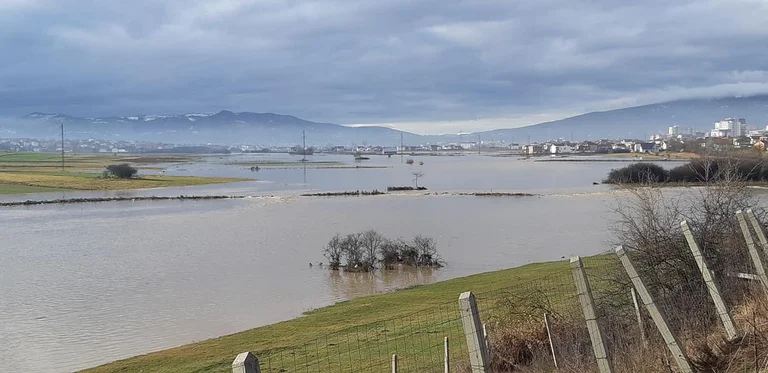 Lumi ‘Drenica’ del nga shtrati në disa pjesë të zonës