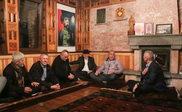 Haradinaj viziton familjen e Gjeneral Sylejman Selimit