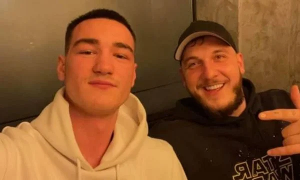 Mozzik poston foto me djalin e Kadri Veselit: Dielli do të lind përsëri