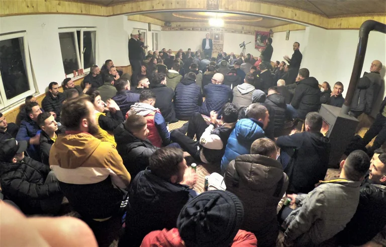 Banorët e këtij fshati në Gjakovë e mbështesin masovisht Limajn për zgjedhjet e 14 shkurtit