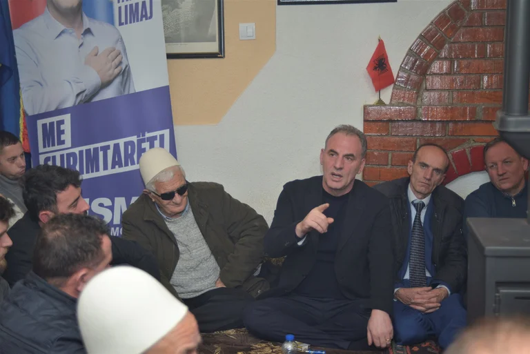 Limaj në Skënderaj: UÇK do të mbrohet nga deputetët tanë në Parlament