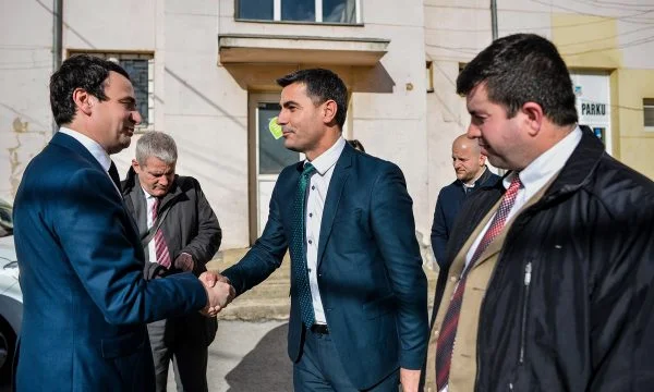 Prishet koalicioni LDK-LVV në Vushtrri, Tahiri: Do t’i shkarkoj bartësit e institucioneve që vijnë nga kjo parti