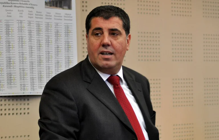 Lutfi Haziri tregon 5 kandidatët për deputetë që do t’i votonte nga radhët e AAK’së