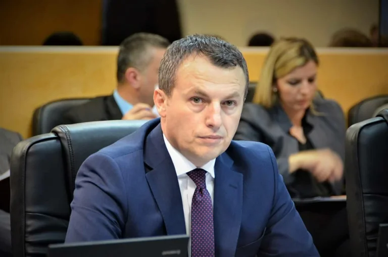 Reçica i propozon qeverisë të ndajë nga 100 euro për të gjitha kategoritë e dala nga lufta