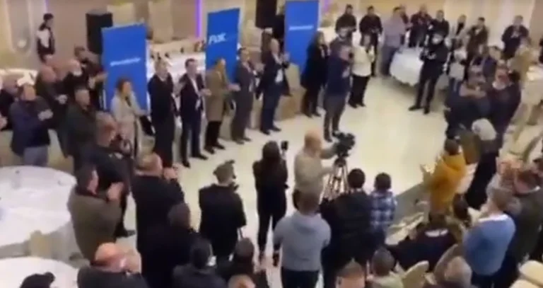 Hoxhaj ngrit në këmbë Malishevën me UÇK-në, Thaçin dhe Veselin (Video)