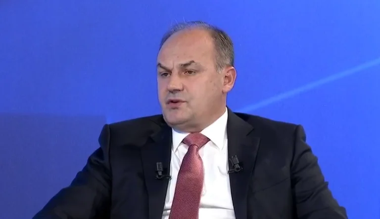 Hoxhaj tregon se si do të bëhet rritja e pagave nëse bëhet kryeministër