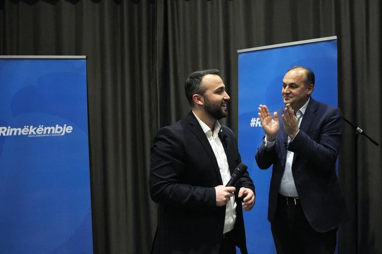 Hoxhaj takon rininë e PDK-së: Studimet në universitete publike do të jenë falas, do të financojmë Kartën e Studentëve