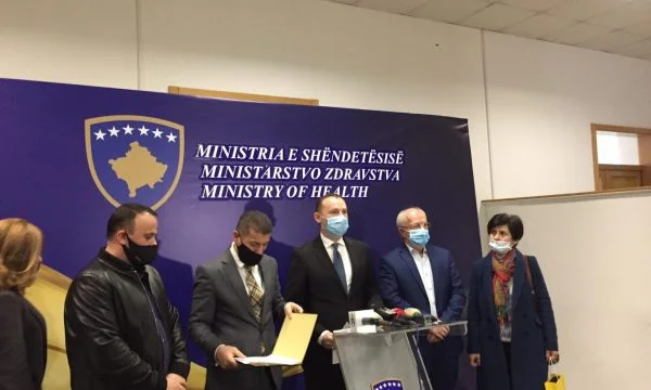 Zemaj: S’ka lirim të masave, vaksina kundër COVID-19 na vie në shkurt