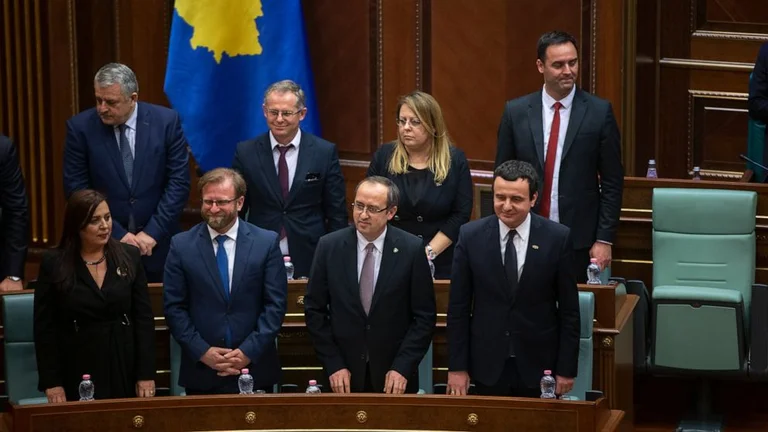 Përsëri përplasje e ashpër: Kurti haptas “s’do ta respektoj marrëveshjen”, Amerika “marrëveshja në fuqi”