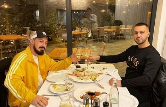 “Nuk po më besohet që shkove”, postimi prekës i Skivit për vrasjen e shokut të tij Albert Krasniqi
