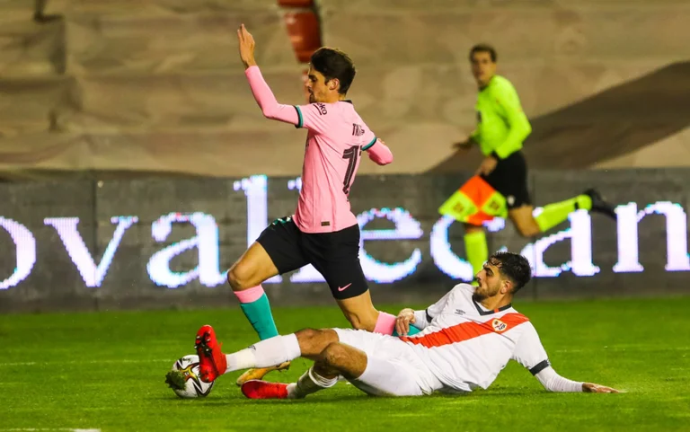 Barcelona fiton me rikthim fascinues kundër Rayo Vallecanos, siguron gjysmëfinalen e Copa del Rey
