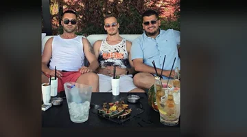 Ermal Fejzullahu publie une photo avec Albert Krasniqi: Que la terre soit légère.