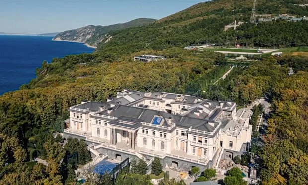 Sigurimi rus tregon pse nuk po lejon fluturimet mbi pallatin që thuhet të jetë i Putinit