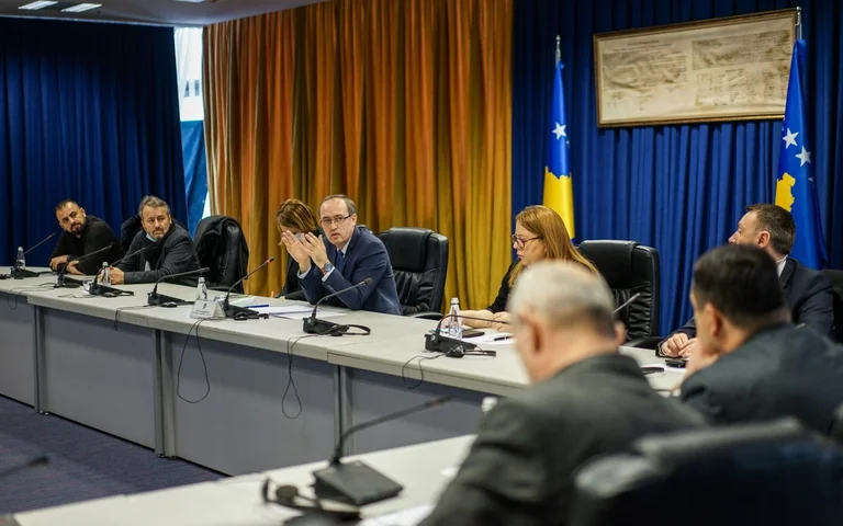Hoti tregon se cilat sektore u goditën më së shumti nga COVID-19