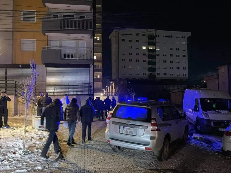 Pamje nga vendi i ngjarjes ku dyshohet se babai vrau biznesmenin Albert Krasniqi