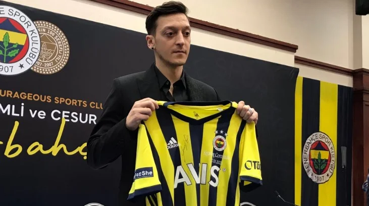 Ozil eingeführt zu Fenerbahce