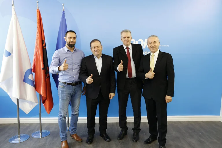 Reçica takon tre kandidatët e PDK-së për deputetë nga diaspora