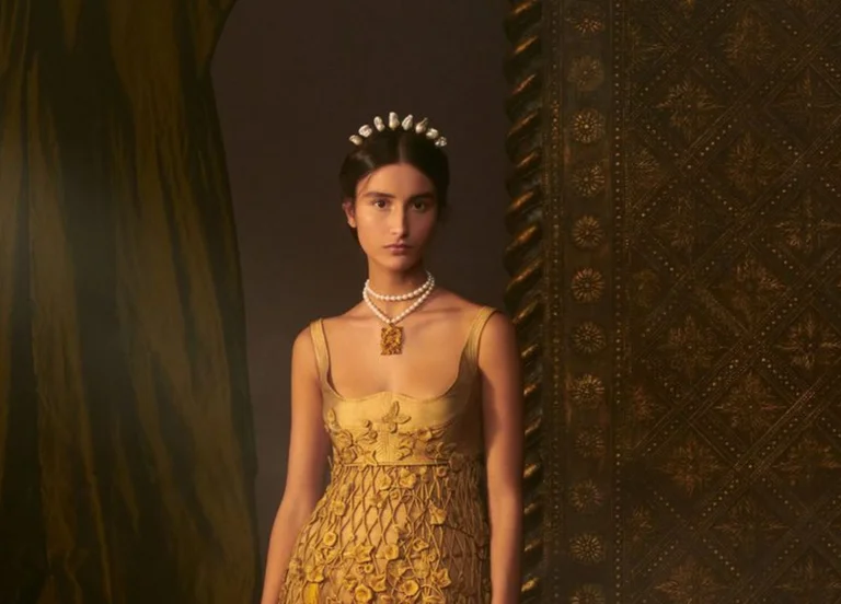 Për këtë fustan Dior Haute Couture u deshën 800 orë punë