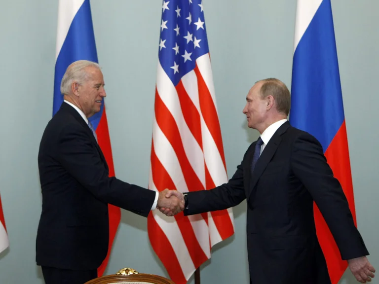 Biseda e parë e Biden me Putinin me tone të ashpra, publikohen detaje