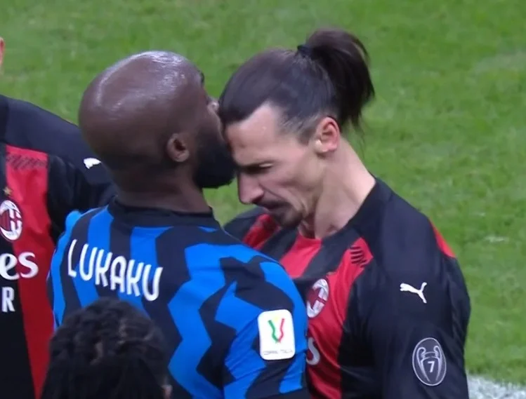 Përplasje e ashpër, Ibrahimovic dhe Luaku përleshen gjatë derbit