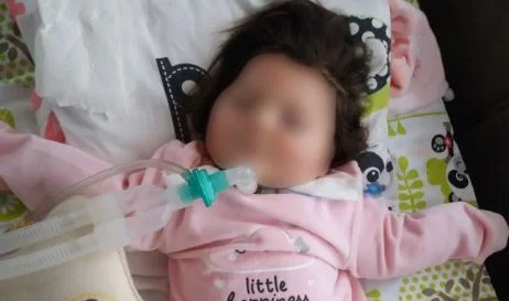 ​Dëmtohet aparati i oksigjenit nga i cili është e varur 1-vjeçarja, prindërit kërkojnë ndihmë
