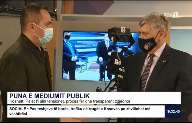 Ambasadori amerikan lavdëron RTK-në