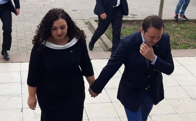 Burri i Vjosa Osmanit shpik një funksion të ri zyrtar- “Zotëria i Parë në Detyrë” (Dokument)