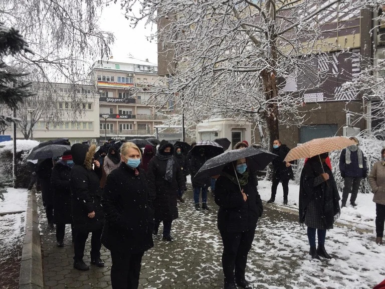 Punëtorët teknikë të UP’së protestojnë për pagën e dhjetorit dhe kontratat e punës