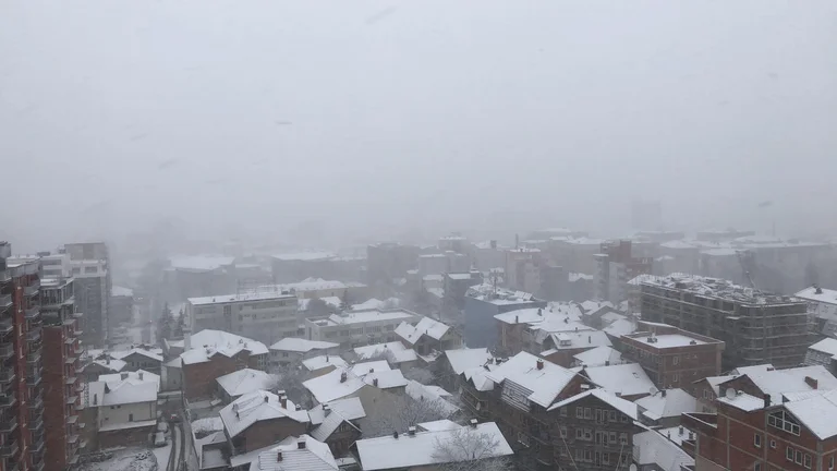 Moti sot, ftohtë dhe borë
