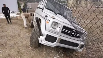 El famoso YouTube quería probar un Mercedes G-Class AMG, pero terminó en una cerca.