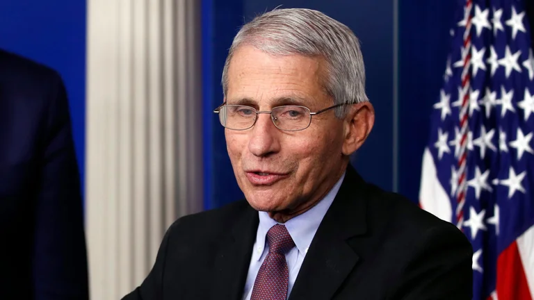 Fauci: Maskat do ta parandalonin rritjen e numrit të viktimave deri në Vitin e Ri
