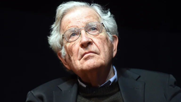 Majtisti Chomsky: Liberalët s’mund ta pranojnë që Amerika është shtet terrorist