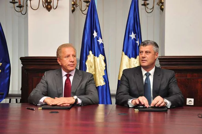 Ka pasur disa telefonata me të: Pacolli tregon se si është një ditë e Hashim Thaçit në Hagë