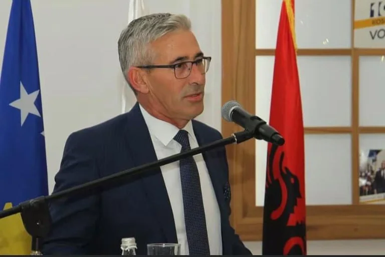 Kadriu i AAK-së thotë se Enver Hoxhaj ishte ai që i ndali fondet për Stadiumin e Qytetit në Gjilan
