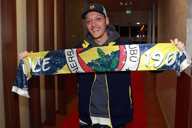 ZYRTARE: Ozil është lojtar i Fenerbahces