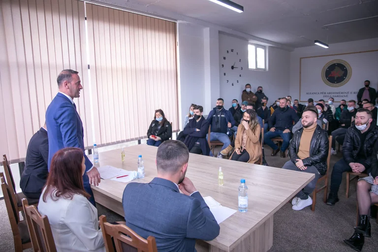 Rinia e Dardanës me vullnet dhe energji përkrahë AAK-në