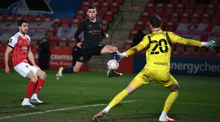 Man City i shpëton poshtërimit nga amatorët prej Ligës së Katërt: Ndryshon gjithçka brenda tre minutave dhe fiton
