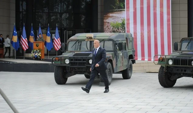 ‘Bombardohet’ Ambasada ruse në FB pas reagimit ndaj Haradinajt: Mbylleni atë dreq goje ose shporruni nga Shqipëria