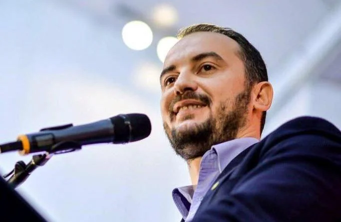 Viktimizimi i Albinit: Molliqaj ndanë pjesë të dokumentit që Kurti kishte shkruar në VV
