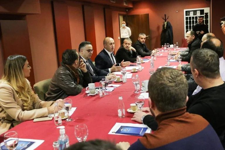Haradinaj takon përfaqësuesit e Odës së Hotelierisë dhe Turizmit të Kosovës