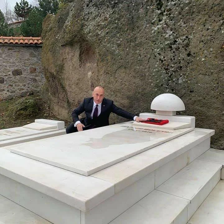 Haradinaj përkujton Isa Boletinin në 105 vjetorin e rënies së tij