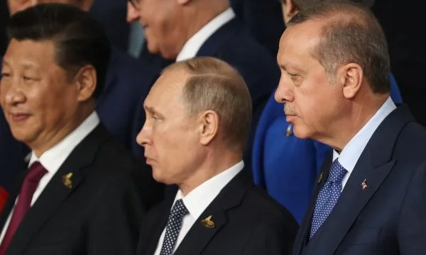 Pasi miratoi vaksinën kineze, Turqia tani do ta prodhojë vaksinën ruse, Sputnik V