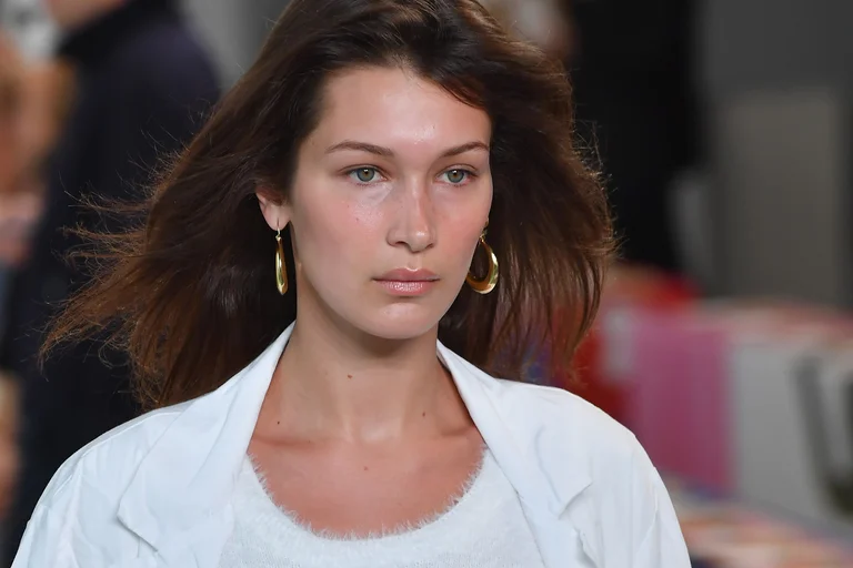 ‘U zhduk’ nga Instagrami, Bella Hadid rrëfen luftën e saj me shëndetin mendor