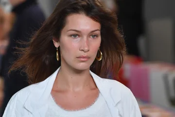 Sie verschwand vom Institut, Bella Hadid, bezieht ihren Kampf mit geistiger Gesundheit.