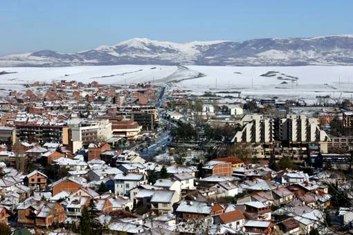 Los residentes de esta aldea de Kosovo prohíben que todas las partes se reúnan allí