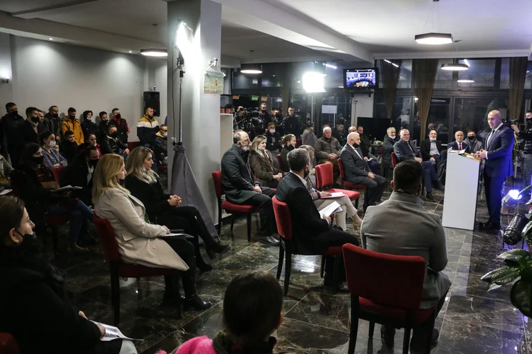 Haradinaj cierra el día en Han, Elez: El programa Alianza es nuestro contrato con los ciudadanos