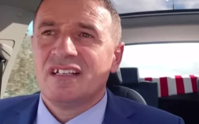 Il sub VV che ha colpito il cane in auto esce con un altro video, chiama “zagare
