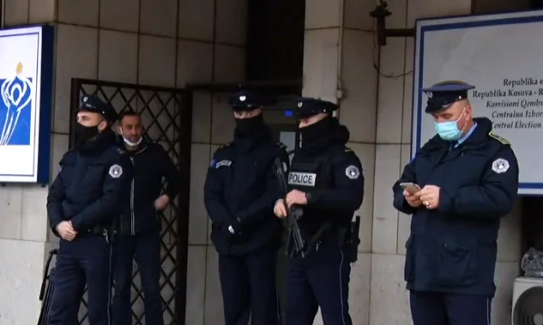 La police assure la CEC, Kurteshi demande des éclaircissements